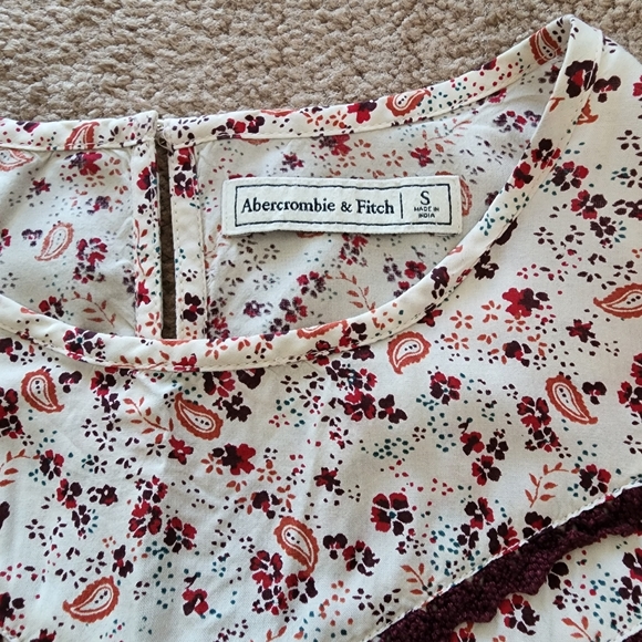 A&F ruffle top - Picture 3 of 4